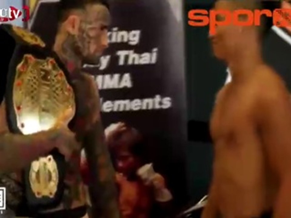 Artistlik Yaptı, 30 Saniyede Nakavt Oldu!