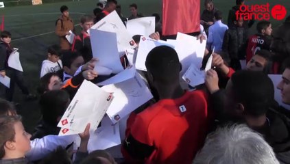 Télécharger la video: Le Stade Rennais s'entraîne à la TA Rennes