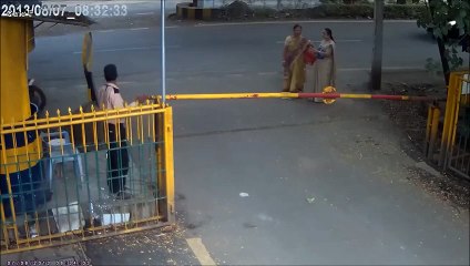 Live Snatching caught on Camera