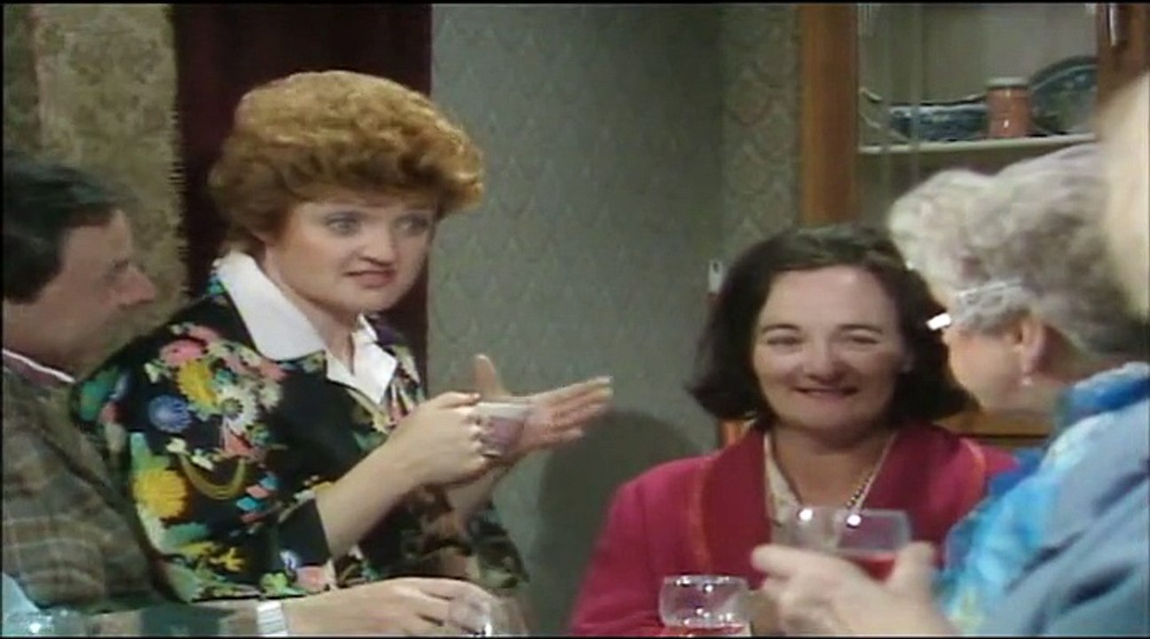 Maggie & Her. The Good Old Days. Series 2 Episode 4