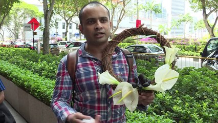 Grieving Singaporeans pay respects to Lee Kuan Yew