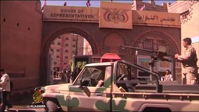 Yemeni Houthis seize airbase in advance on Aden