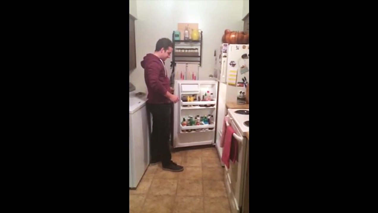 Une femme apprend à son homme qu'il va être pap...