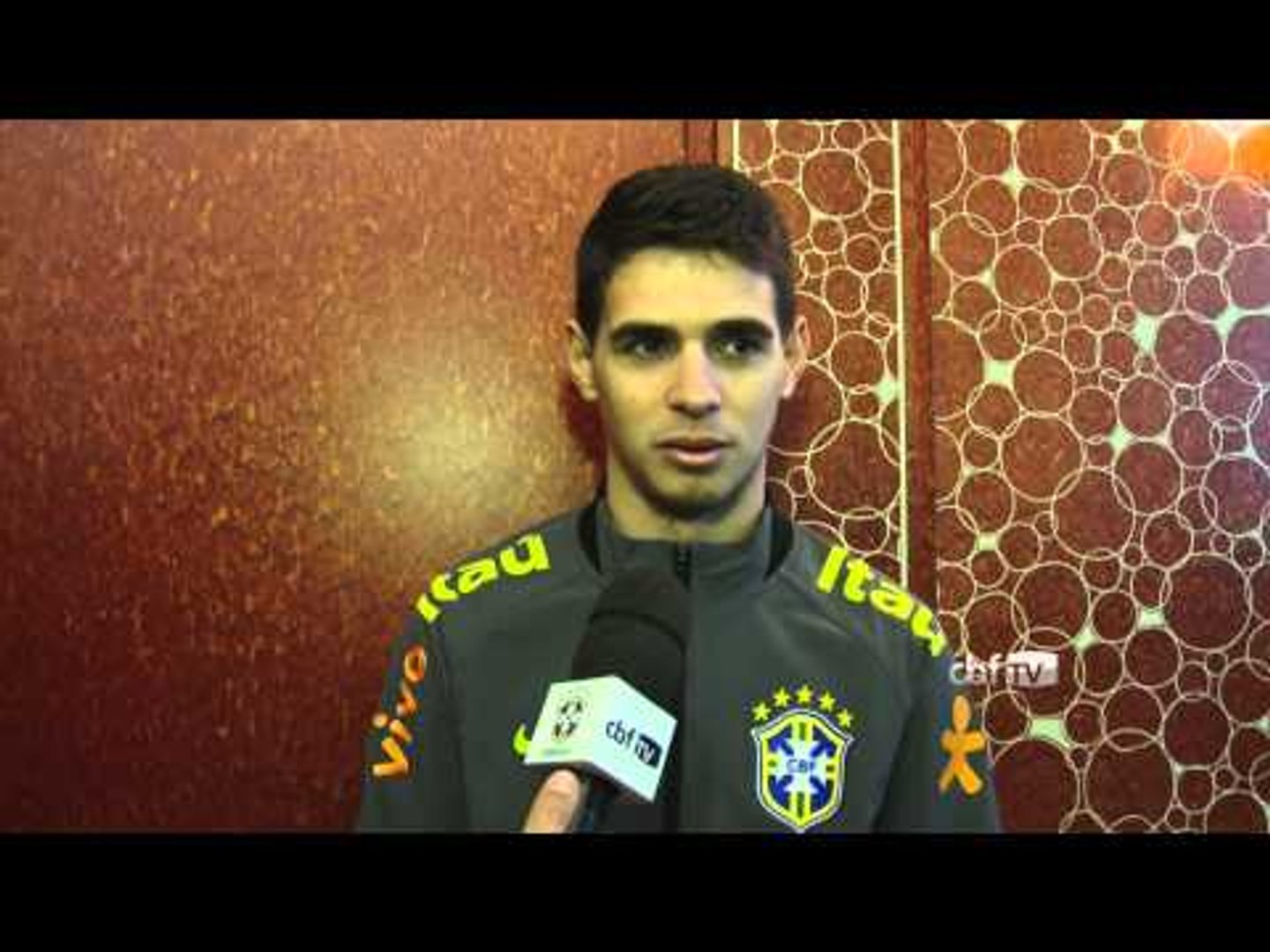 Oscar exalta velocidade da Seleção Brasileira