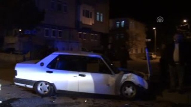 Çubuk İlçesinde İki Otomobil Çarpıştı: 4 Yaralı