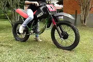 Il roule avec une Moto ... sans Moteur