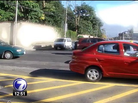 Cada oficial de tránsito debe vigilar a diario 1.800 carros