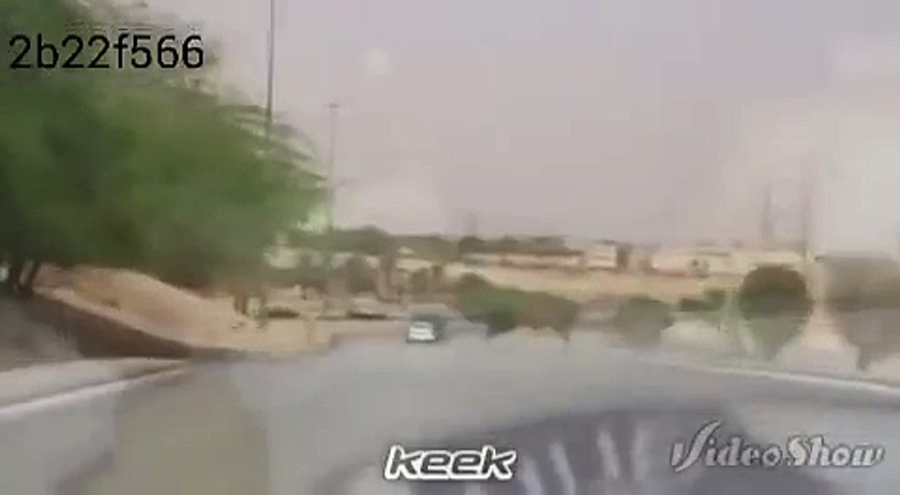 رجع عشان يصور الحادث وسوا حادث (=