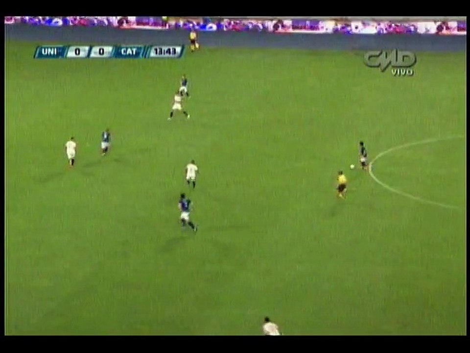 Universitario de Deportes: el palo salvó a Raúl Fernández (VIDEO)