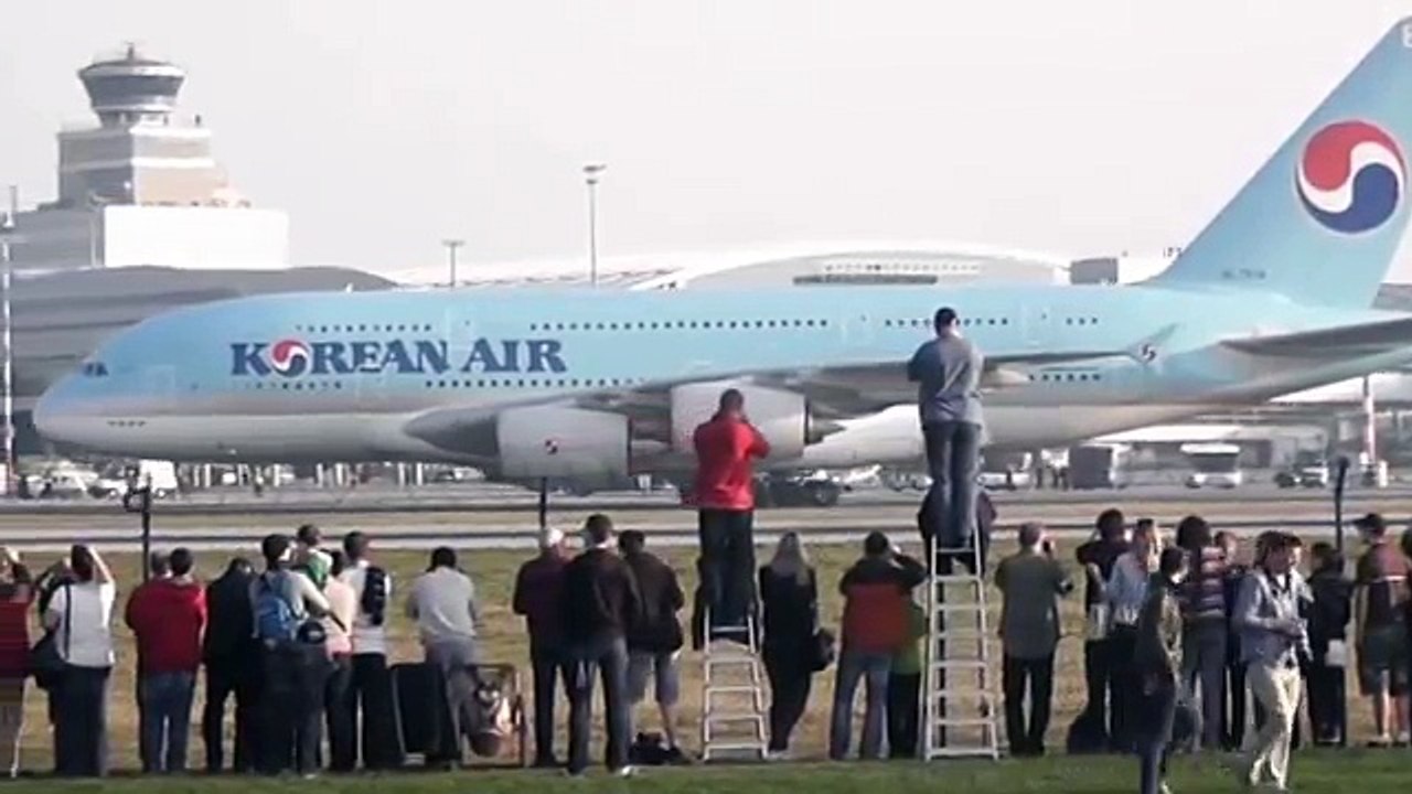 Airbus A380 KOREAN AIR first landing at Prague airport LKPR