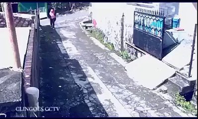 Chor Ko Pard Gaye Moor - Street Robbery CCTV Footage