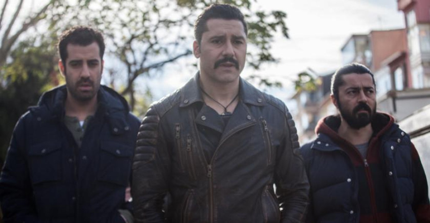 Jenerik Müzik KARA KUTU Enstrümantal Dizi Film Müziği Fon Orijinal Dizi Müzikleri Piyano Kaza Kayıt Teyp Recorder Kanal D UÇAK KAZASI Popüler Piyanist Jenerikler Çıngıl Fragman Film Dizi Müziği Müzik Kanal Televizyon Afişi Tv Ana Diziler Haber