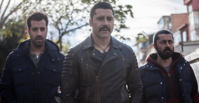 Jenerik Müzik KARA KUTU Enstrümantal Dizi Film Müziği Fon Orijinal Dizi Müzikleri Piyano Kaza Kayıt Teyp Recorder Kanal D UÇAK KAZASI Popüler Piyanist Jenerikler Çıngıl Fragman Film Dizi Müziği Müzik Kanal Televizyon Afişi Tv Ana Diziler Haber