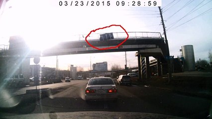 Accident à la russe, fallait pas lui couper la route!