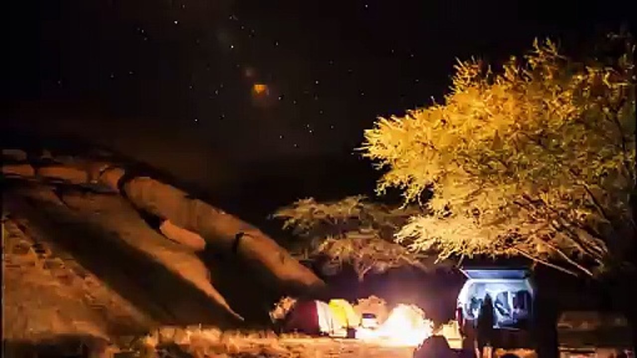 Faire du parapente dans les dunes de sable de Namibie