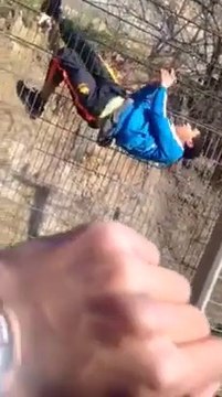 Un prisonnier français s'échappe de prison en passant entre les grilles!