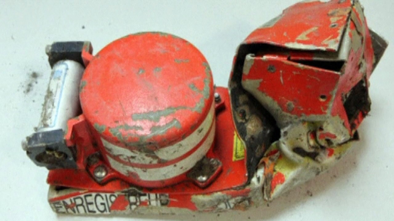 Germanwings crash: Pilot 'locked out of cockpit'