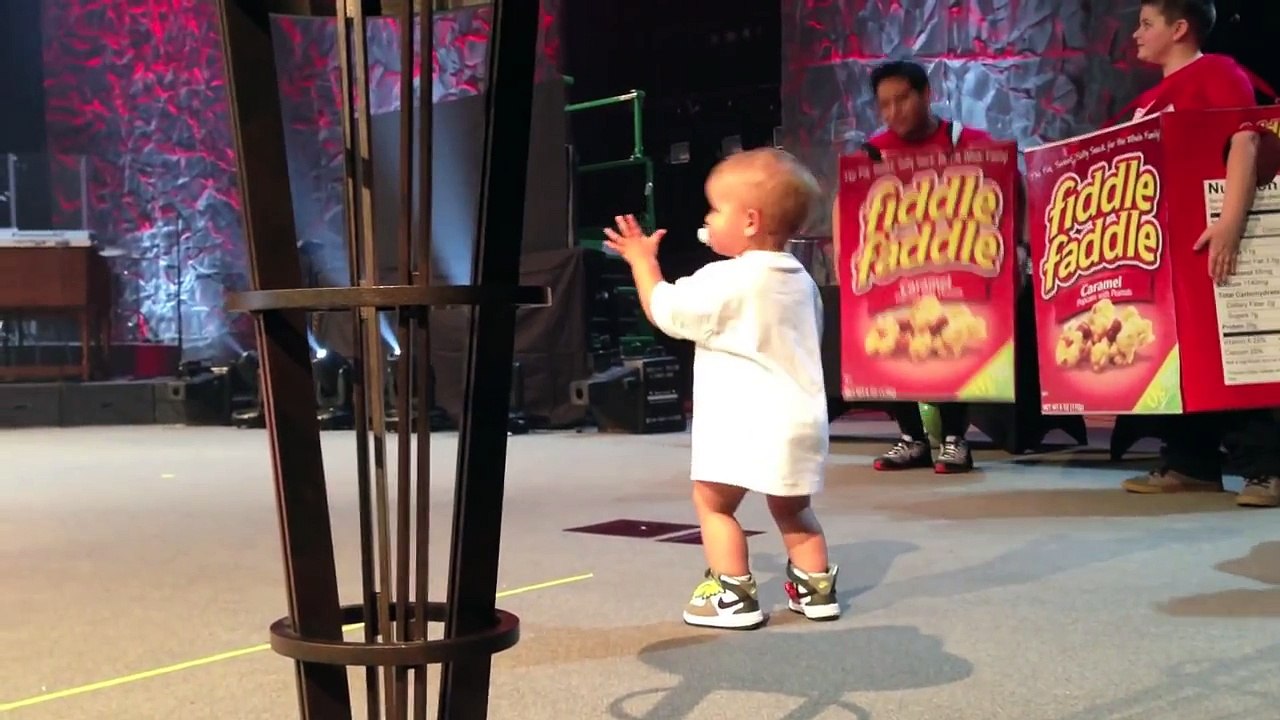 Emzikli Dansçı Bebek