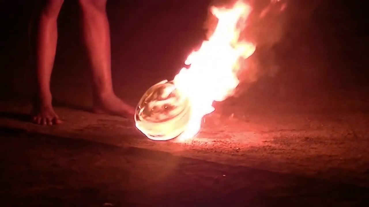 Sahada alev topuyla oynadılar