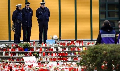 Uçak faciasında ölen 16 öğrenci için tören yapıldı