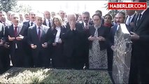 Bahçeli, Türkeş'in Mezarını Ziyaret Etti