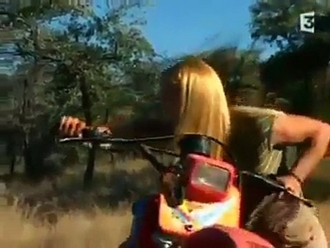 OHAA..Ya Bu Kadında Var..Ya da Bu Çitalar İlaç İçmiş..