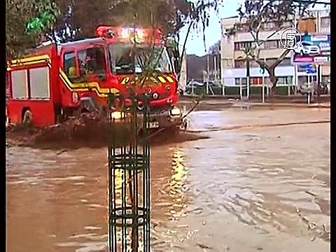 Север Чили затопило, а юг охвачен пожарами