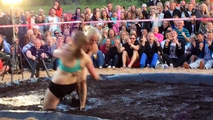 فيديوهات Mud Wrestling - Dailymotion