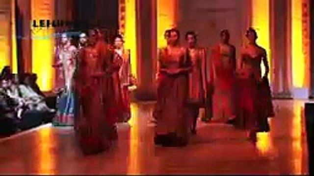 Huma Qureshi Walks The Ramp @ India Bridal Fashion Week.mp4