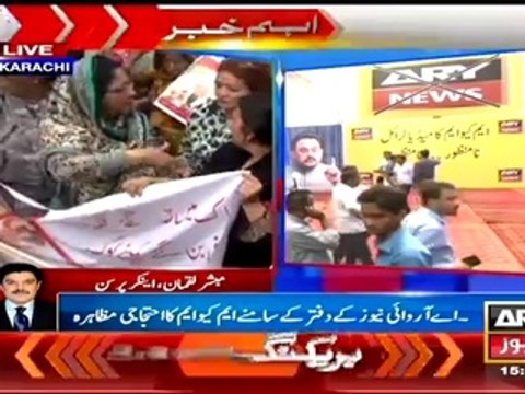 Mubashir Luqman Response On MQM Workers Protesting Outside ARY Office Karachi