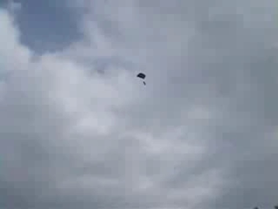 Régis Fait Du Water Parachute