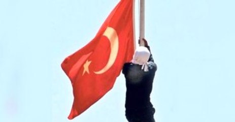Diyarbakır'da Türk Bayrağını İndiren Sanığa 13 Yıl 9 Ay Hapis Cezası
