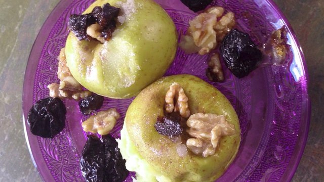 Manzanas asadas en microondas | Postre fácil