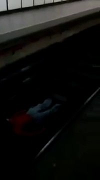 Amenaza con suicidarse en el Metro si no le dan 50 pesos en estación de Metro Bellas Artes