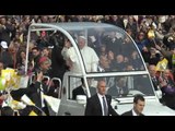 Papa Francesco a Napoli - l'arrivo a Scampia (21.03.15)