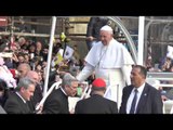 Napoli - Papa Francesco arriva al Duomo (21.03.15)