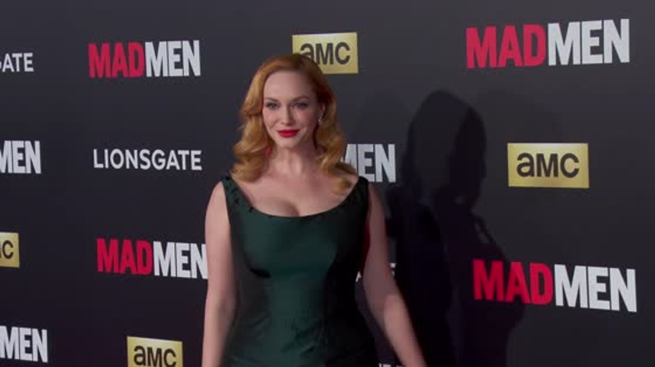 Die mad men damen zeigen ihren style beim black and red ball