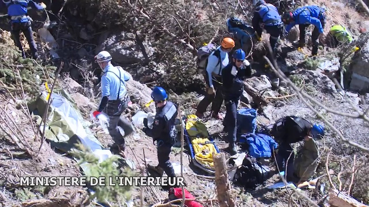 Crash A320: des équipes d'authentification hélitreuillées