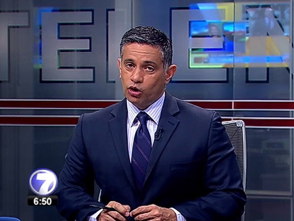 Video: Búfalo hembra defiende a su cría de ataque de leones