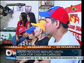 Maduro recoge firmas casa por casa en Caracas