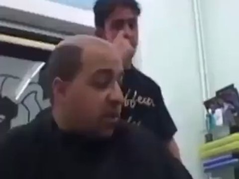 Ce que lui Dit ce Coiffeur est à Mourir de Rire