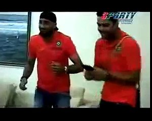 VIRAT KOHLI MAKES FUN OF DHONI !!