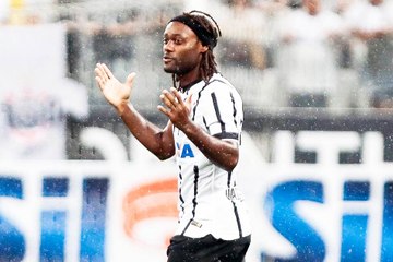 Tite comenta seca de gols de Vagner Love