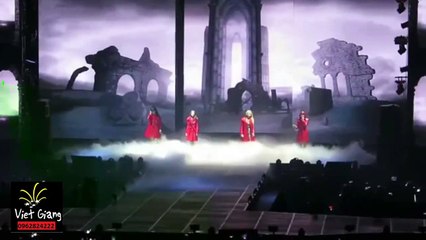 khoi lanh san khau - 2ne1 concert - if i were you (1)