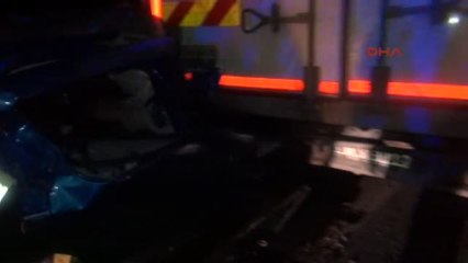 Sakarya Otomobil, Bir Başka Kaza İçin Duran Kamyonun Altına Girdi 1 Ölü, 2 Yaralı