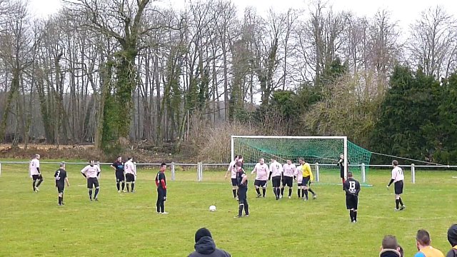 Joli coup- franc contre US TRESSE