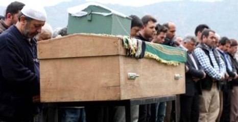 Beton Mikserinin Ezdiği Anne ve Bebeği Aynı Mezara Defnedildi