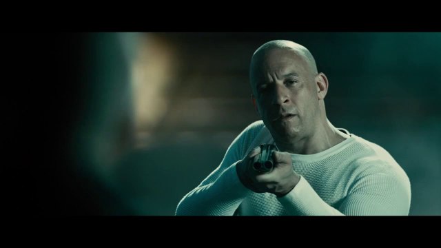 FAST & FURIOUS 7 - Extrait 4 Combat entre Dom et Shaw [VF|HD] (Vin Diesel, Paul Walker, Dwayne Johnson)