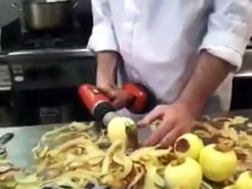 Elma Nasıl Soyulur ?