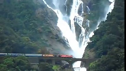 BU TRENE BİNMEK İSTEYEN ?